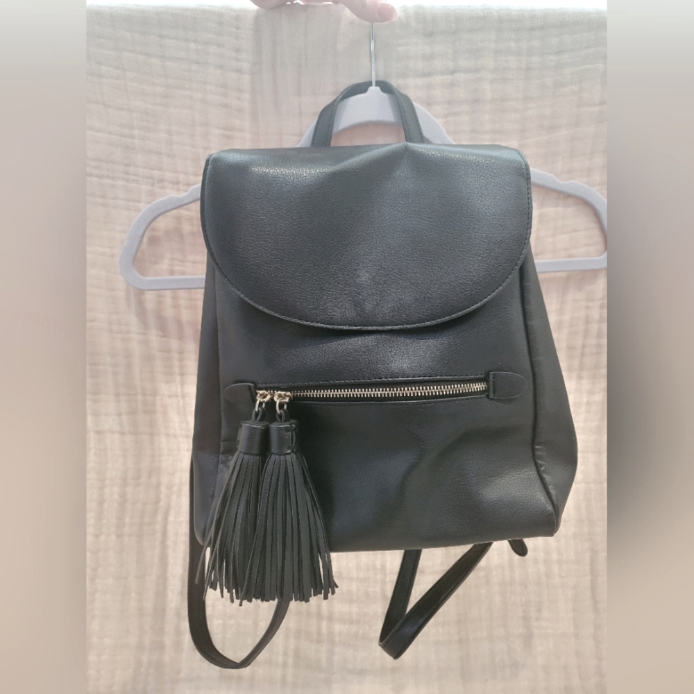 Forever 21 black leather backpack purse